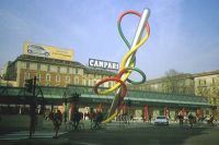 Claes Oldenburg: 'Ago e filo' Piazza Cadorna, Milano Claes Oldenburg 'Ago e filo'